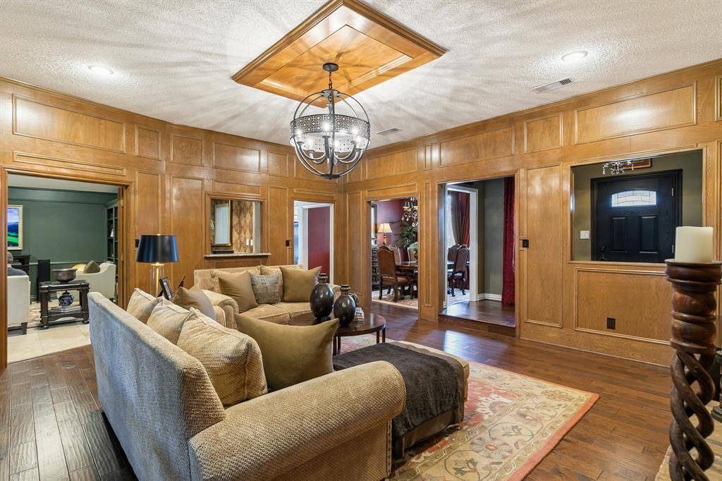 10019 Hickory Crossing, Dallas, TX 75243