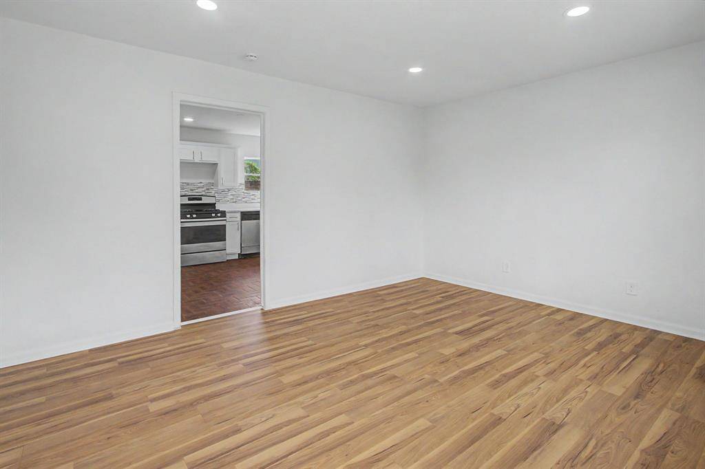 122 W 11th Street, Irving, TX 75060