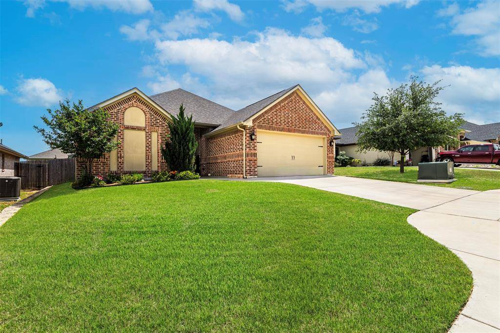 1905 Town Creek Circle, Weatherford, TX 76086