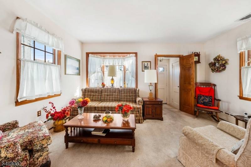 438 3rd Ave, Garwood Boro, NJ 07027