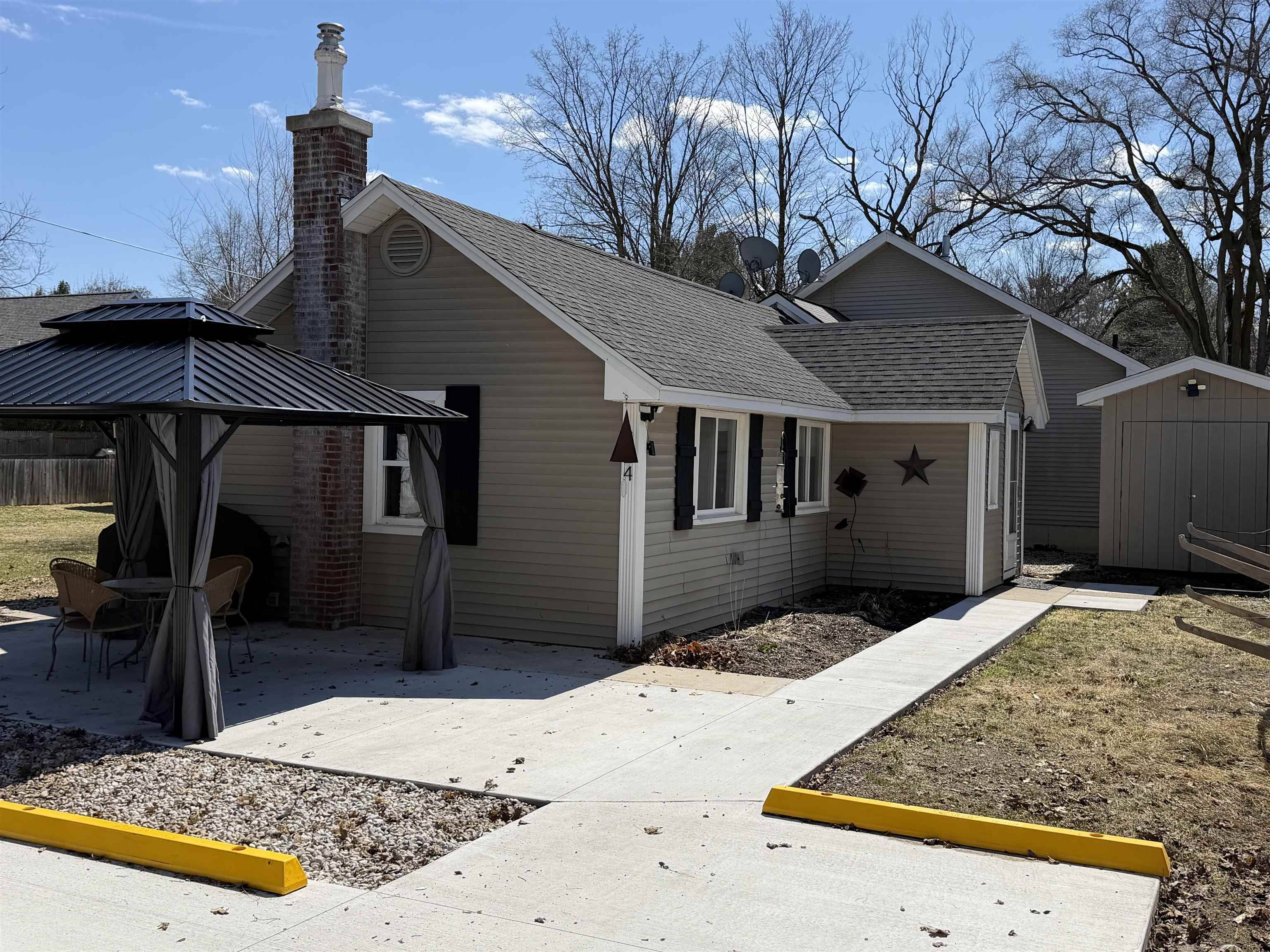 424 W Sixteenth ST, Traverse City, MI 49684