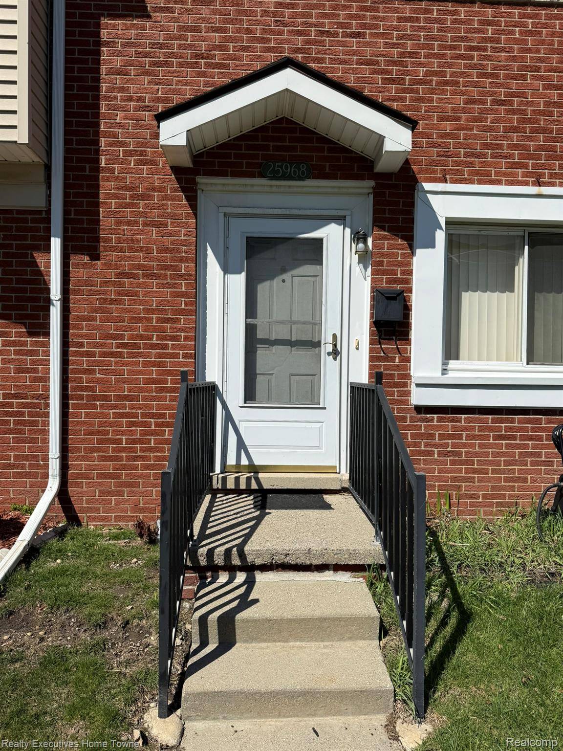 25968 Jeanette, Roseville, MI 48066