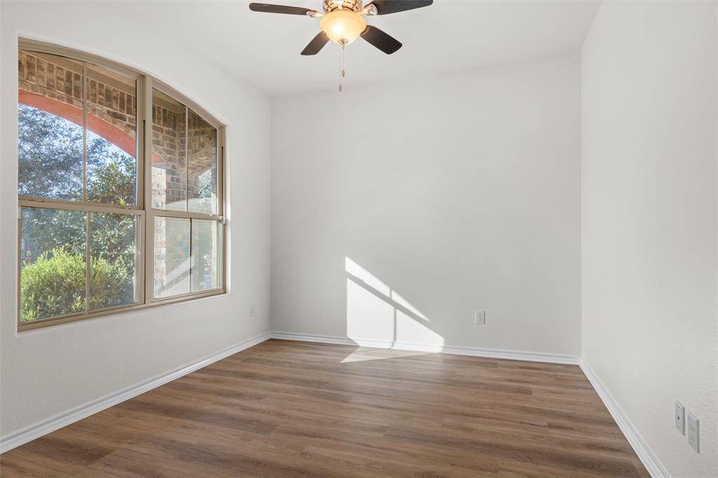 1217 Meadowlakes Drive, Azle, TX 76020