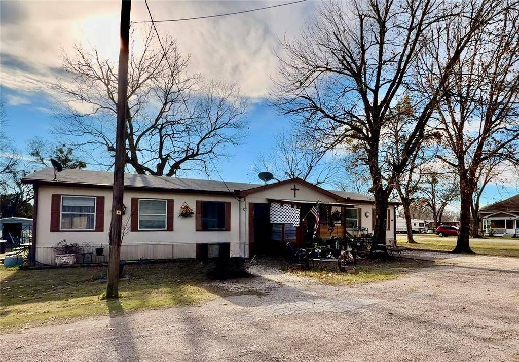 205 Hamilton Street, Bynum, TX 76631