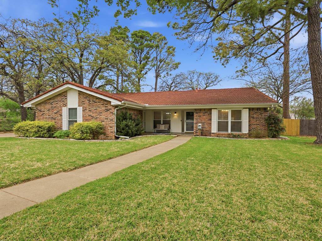 209 Valley View Court, Azle, TX 76020