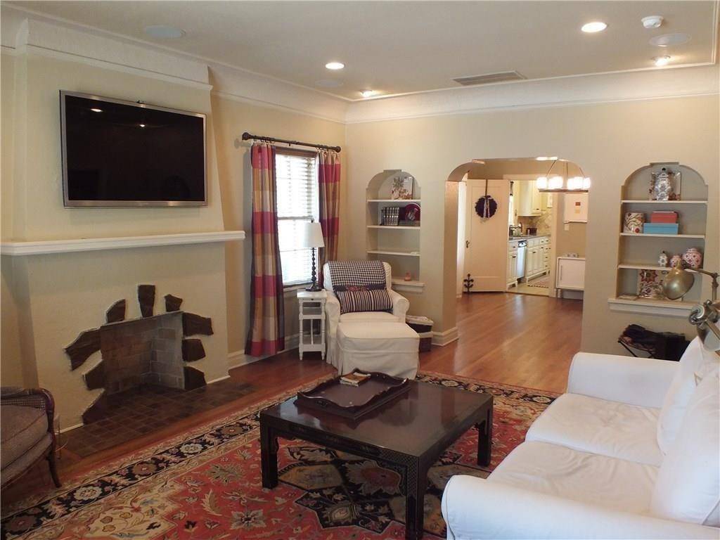 3241 Cockrell Avenue, Fort Worth, TX 76109