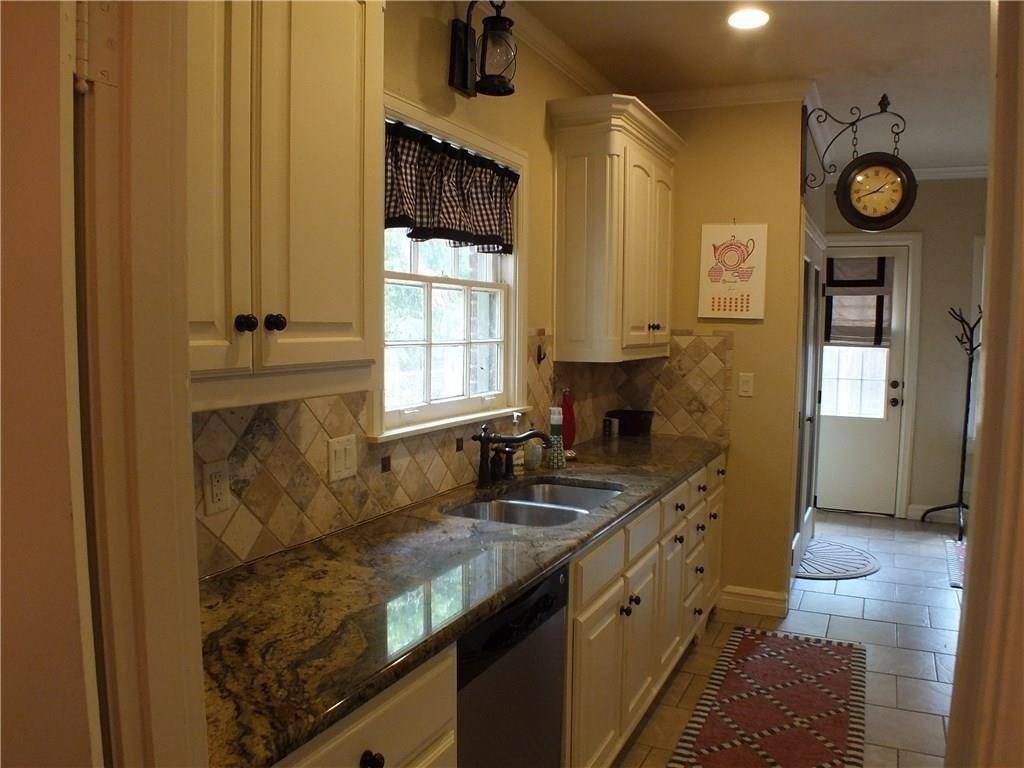 3241 Cockrell Avenue, Fort Worth, TX 76109