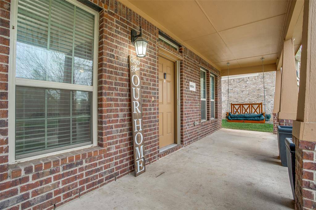 1924 Parkside Mews, Lancaster, TX 75146