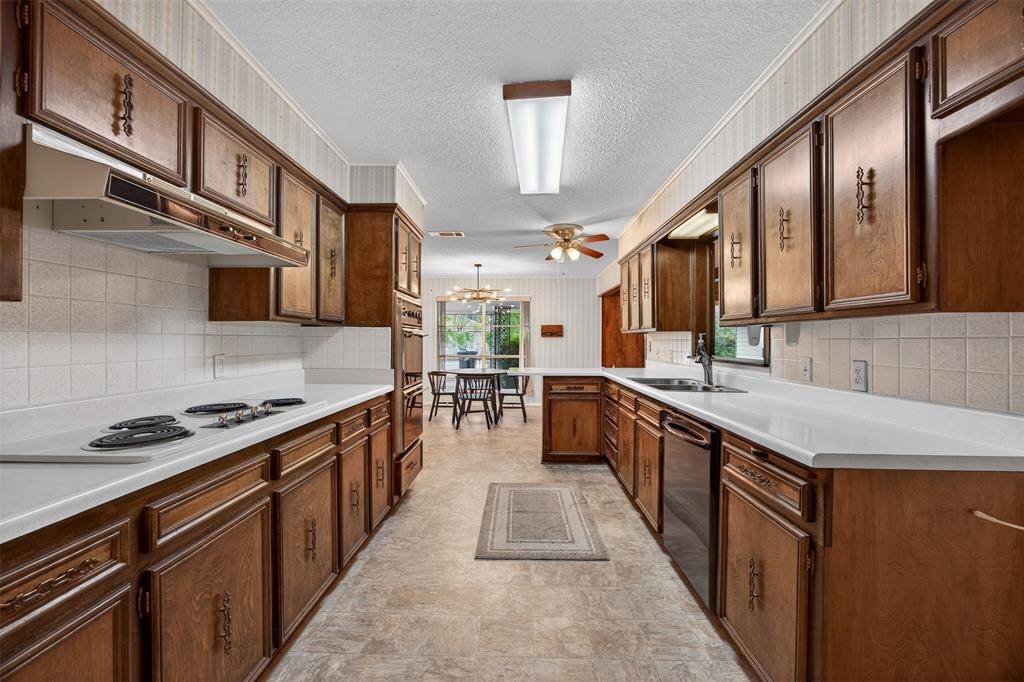 2907 Glasgow Drive, Arlington, TX 76015