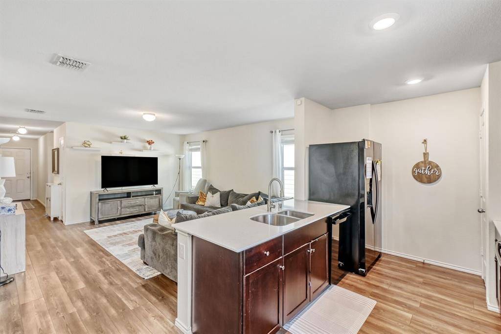 9245 Summerlee Street, Dallas, TX 75227