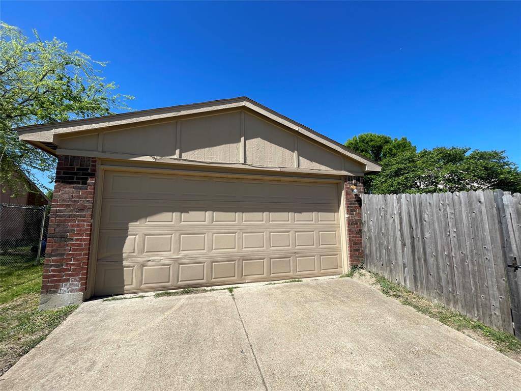 1218 Greenbriar Lane, Lancaster, TX 75146