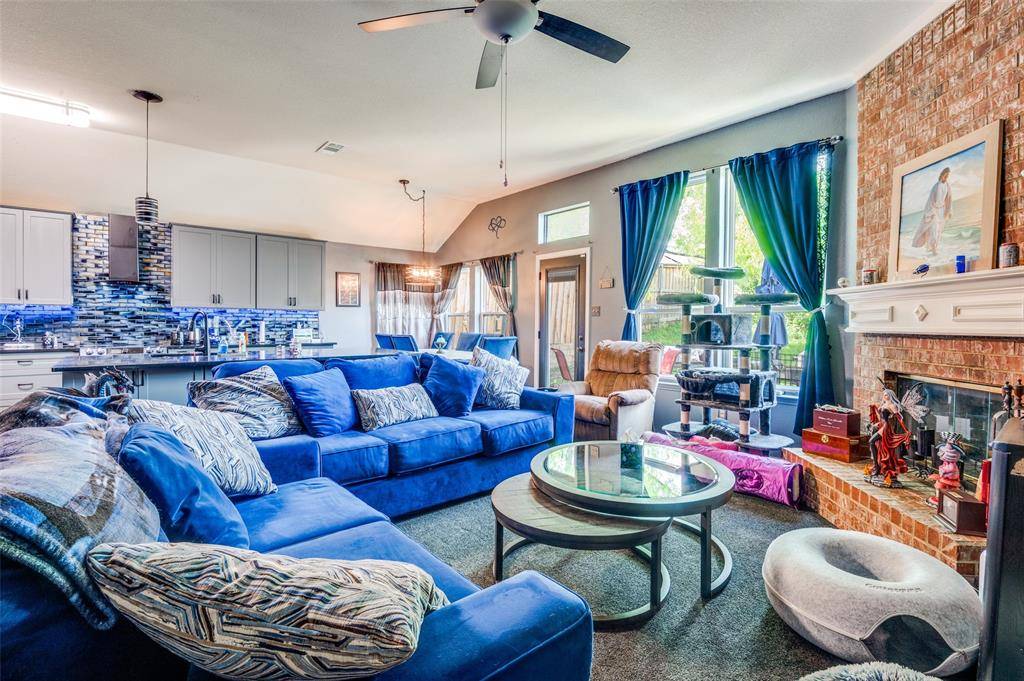 805 E Huitt Lane, Euless, TX 76040