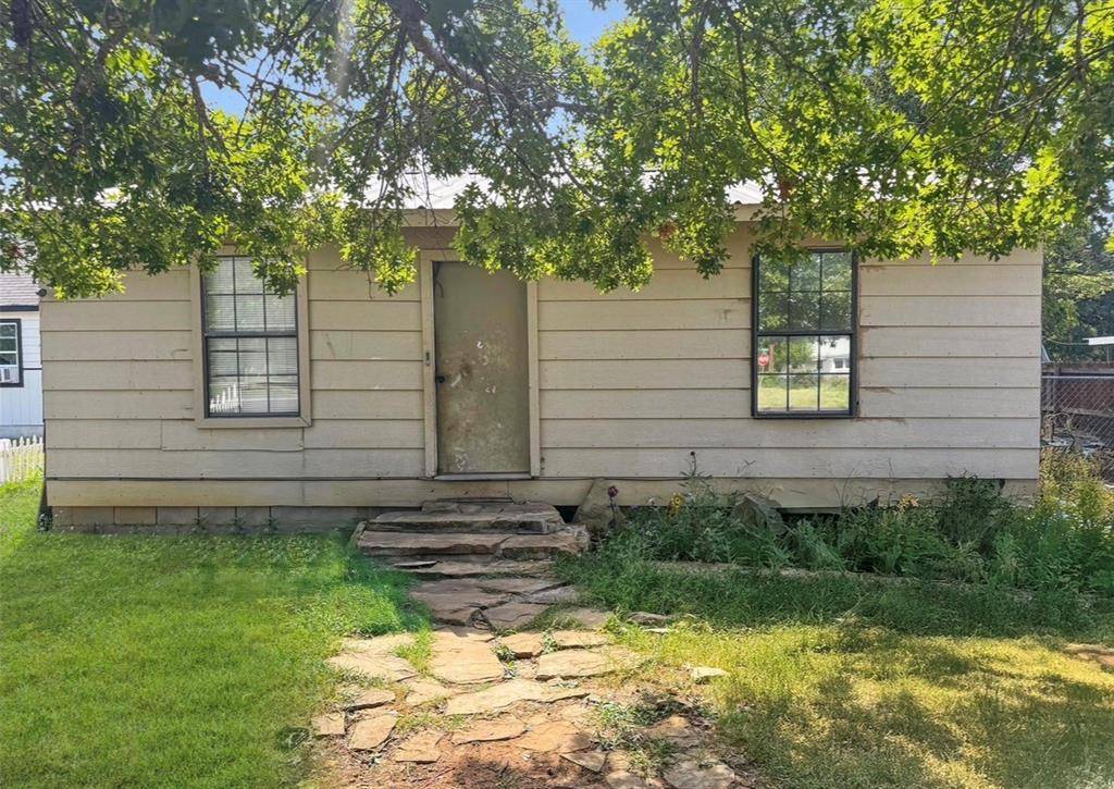 1220 Maple Street, Graham, TX 76450
