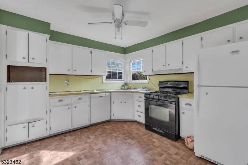 2801 Dewitt Ter, Linden City, NJ 07036