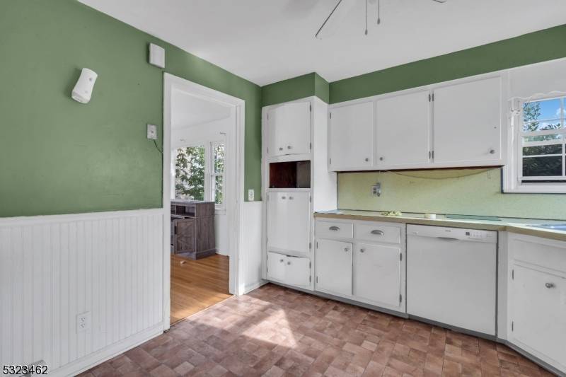 2801 Dewitt Ter, Linden City, NJ 07036