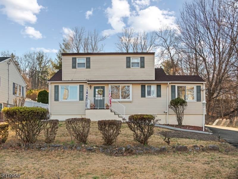 544 Goffle Hill Rd, Hawthorne Boro, NJ 07506