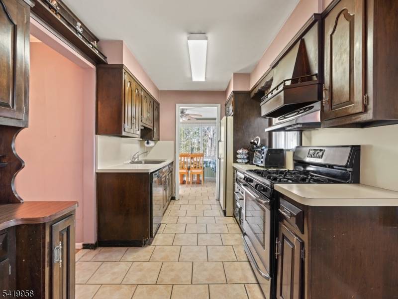 544 Goffle Hill Rd, Hawthorne Boro, NJ 07506