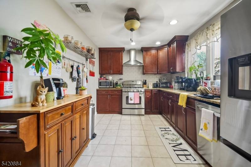 582 Belmont Ave, Haledon Boro, NJ 07508