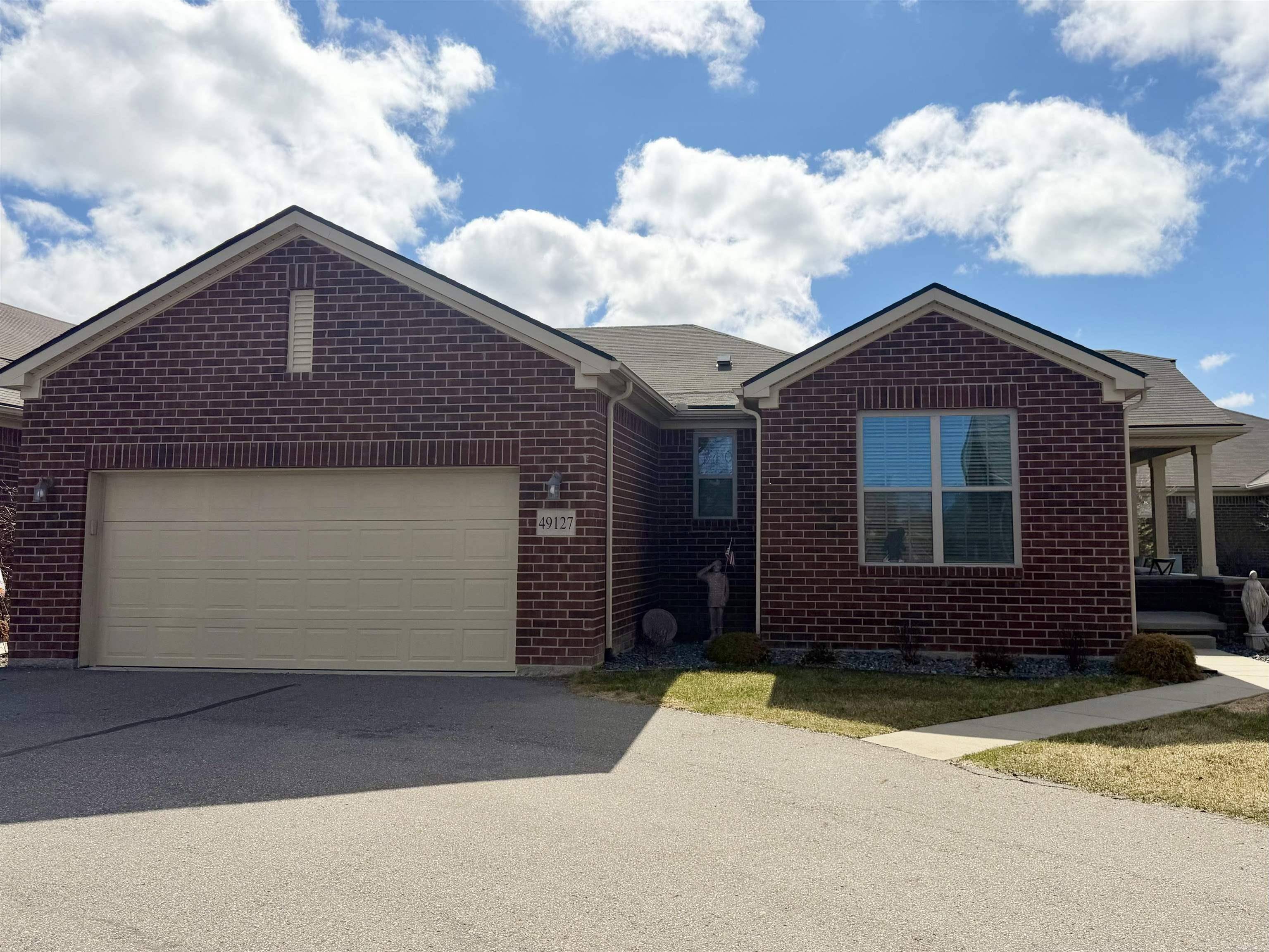 49127 Diane Ct CT, Macomb Twp, MI 48042