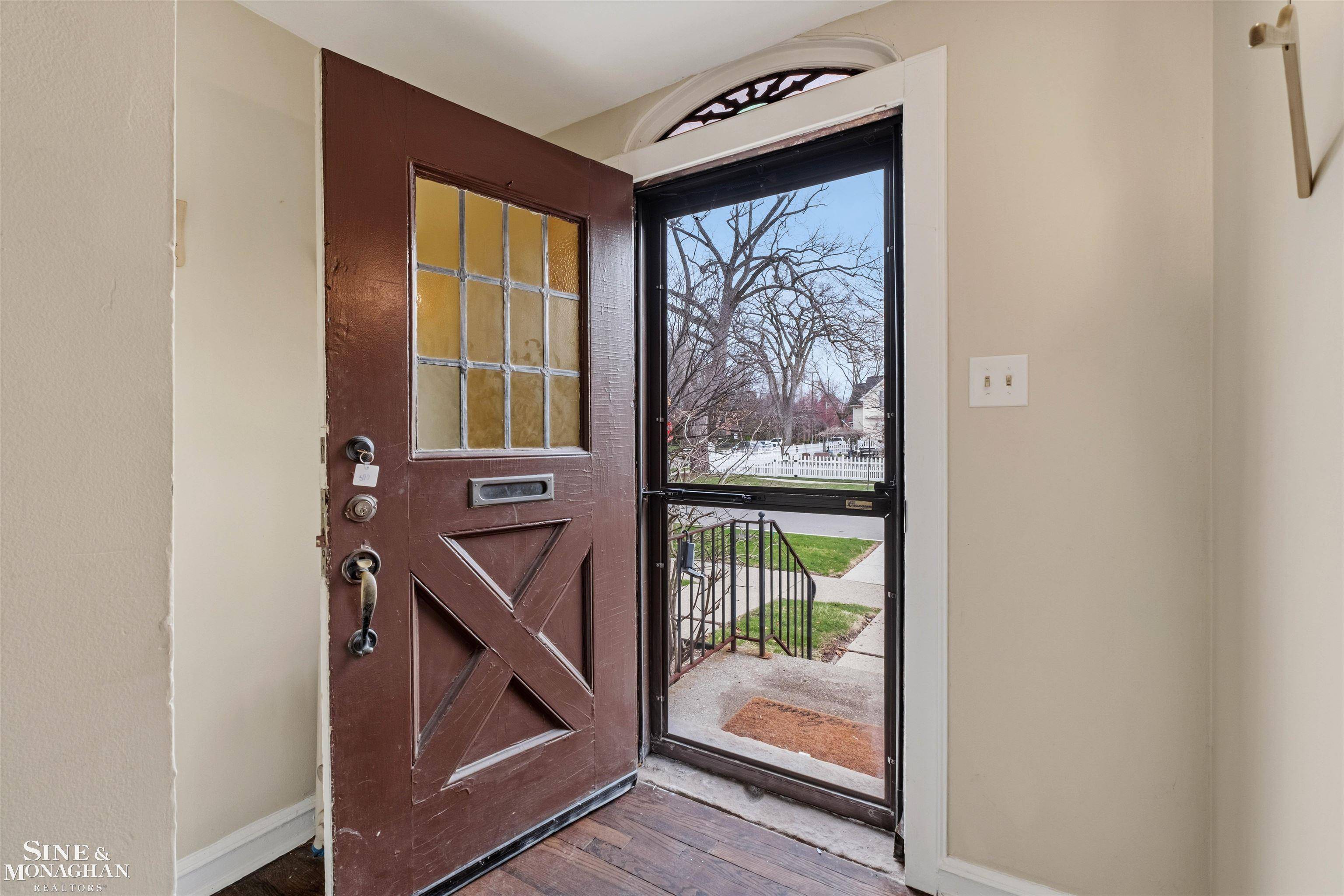 377 Rivard BLVD, Grosse Pointe, MI 48230