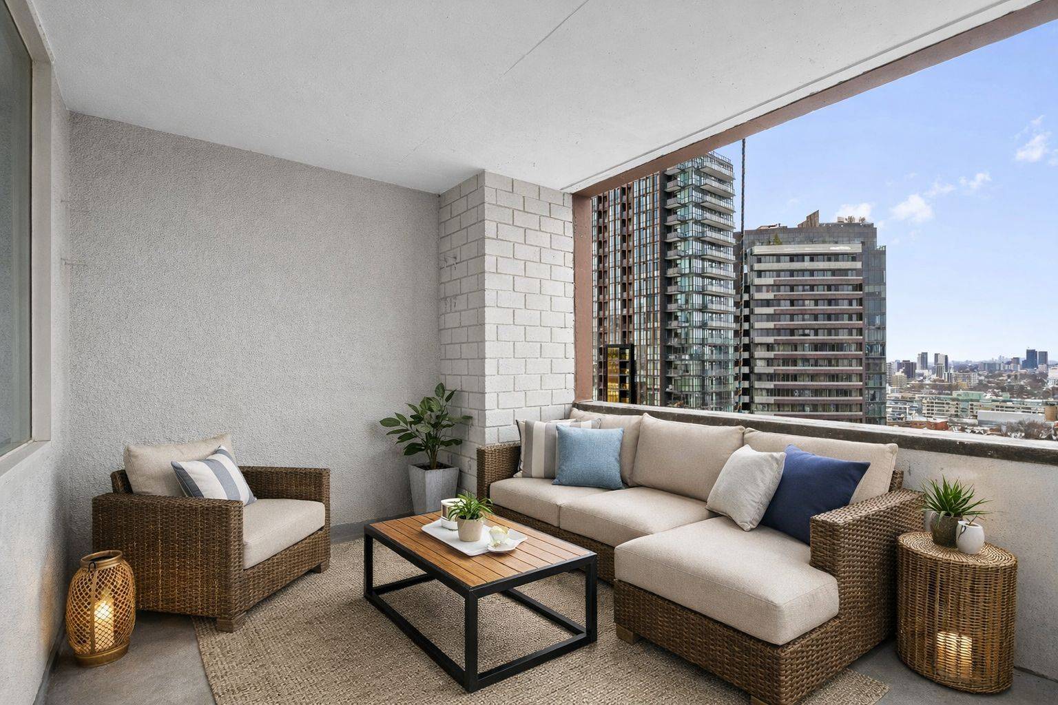 914 Yonge ST #1807, Toronto C02, ON M4W 3C8