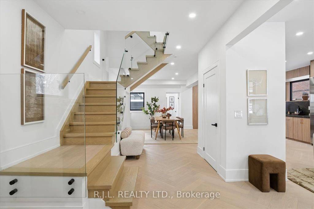 111 Roxborough DR, Toronto C09, ON M4W 1X5