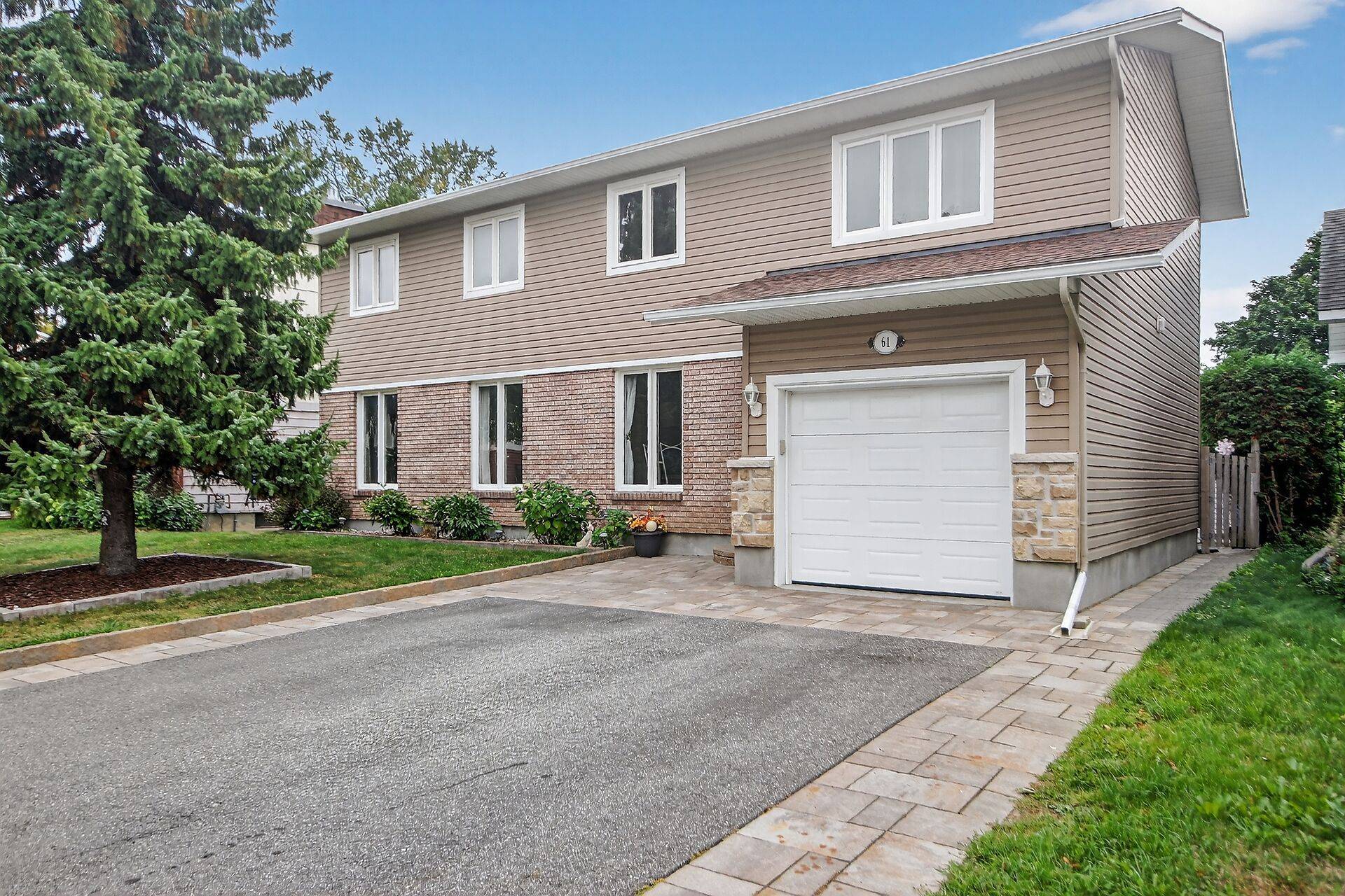 61 Fieldgate DR, Barrhaven, ON K2J 1V3