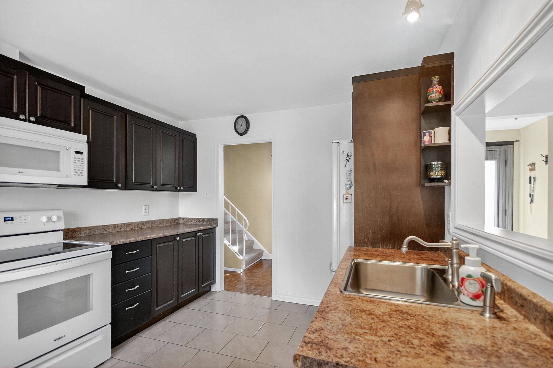 61 Fieldgate DR, Barrhaven, ON K2J 1V3