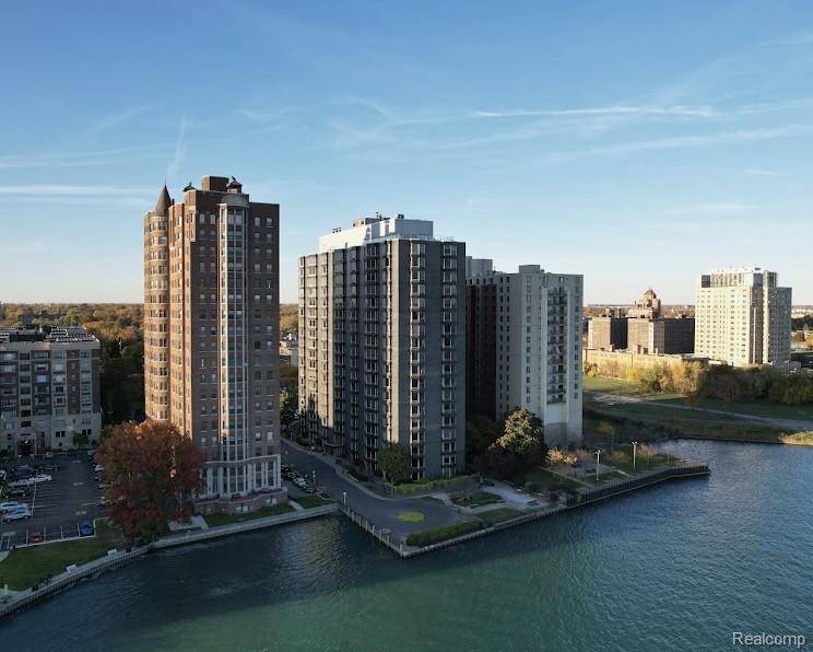 8200 Jefferson AVE E #803, Detroit, MI 48214