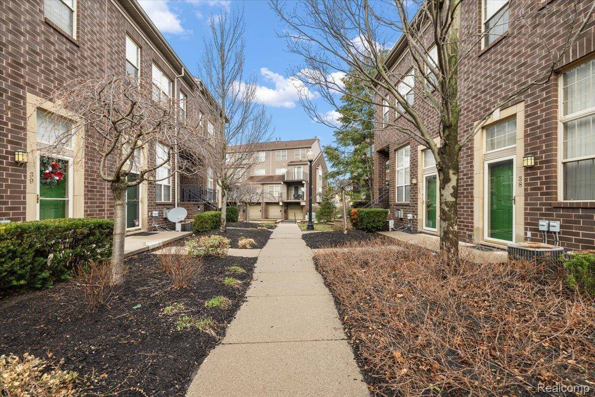 43 Georgetown CT, Dearborn, MI 48126