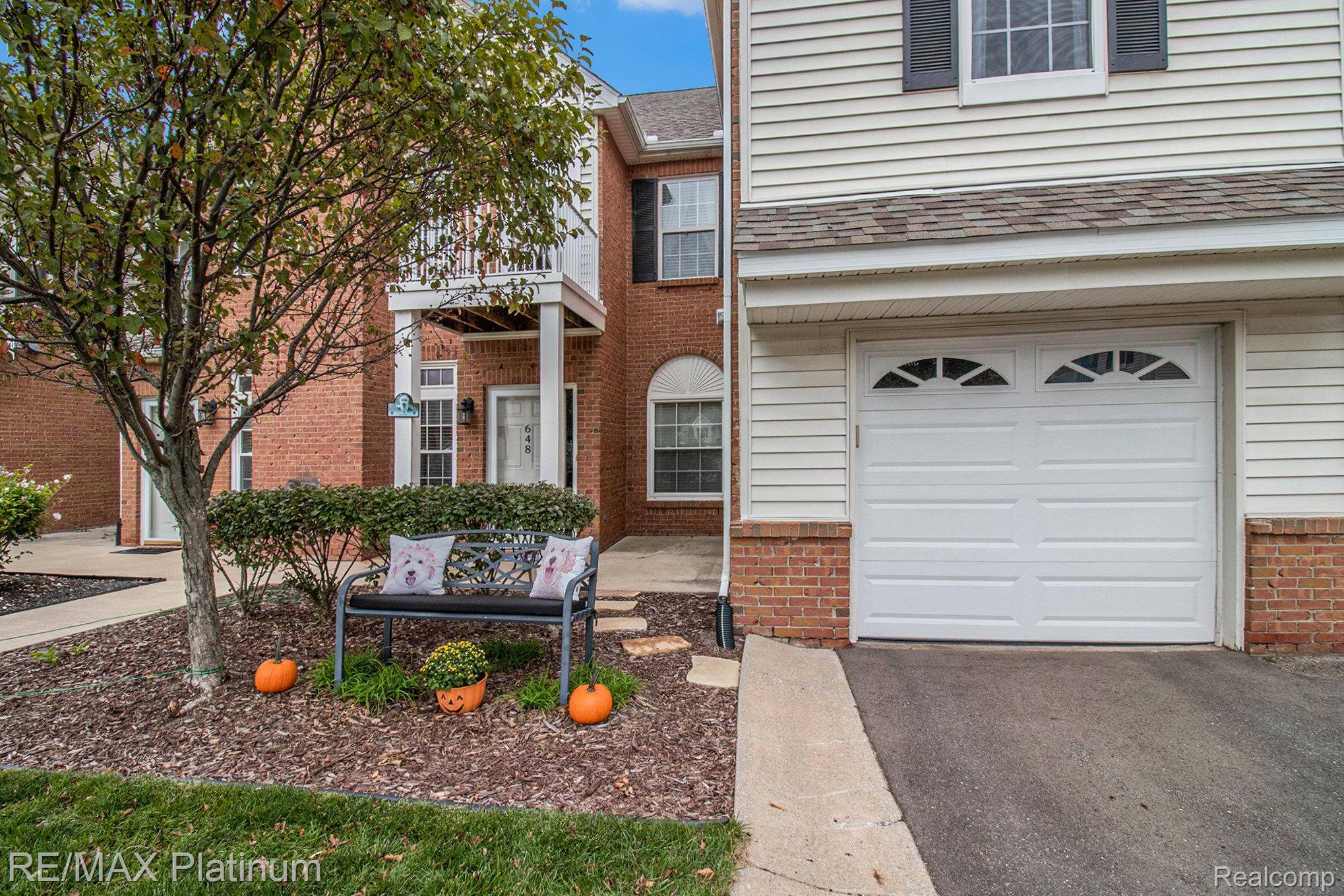 648 Olde English CIR, Howell Township, MI 48855