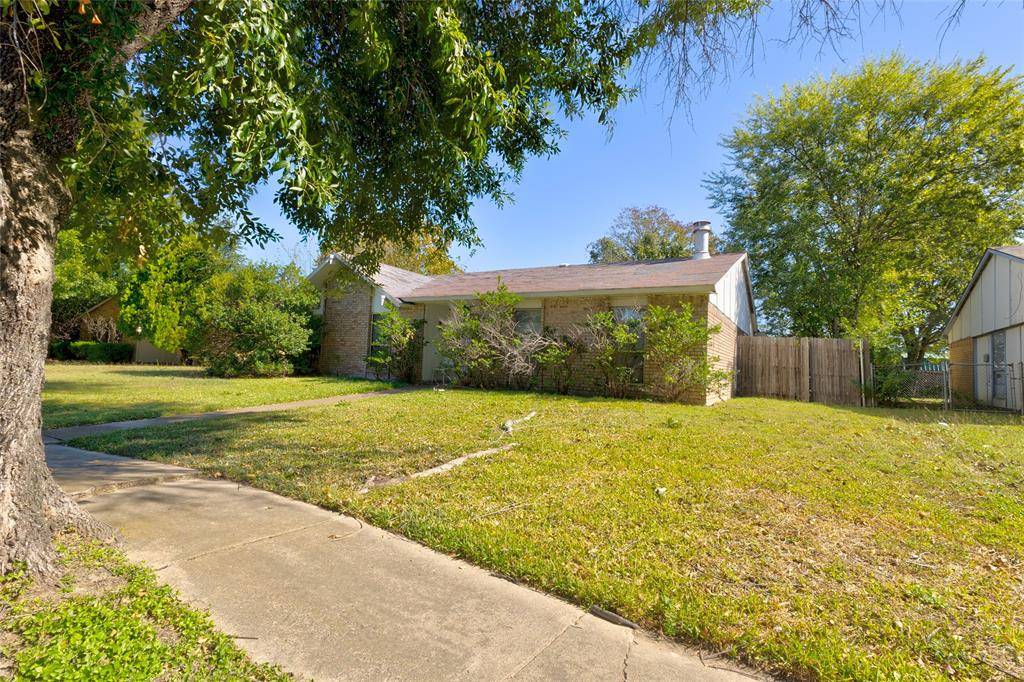 1833 Clark Trail, Grand Prairie, TX 75052