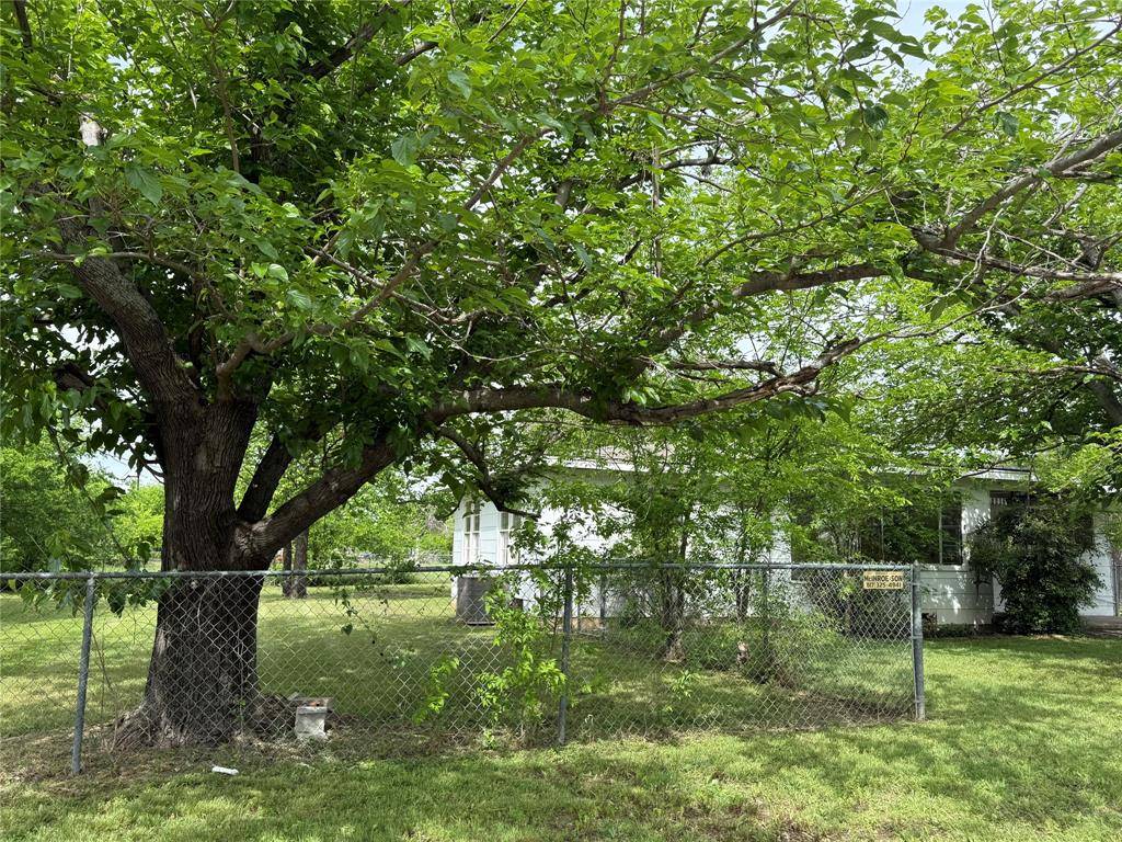 1602 SE 11th Avenue, Mineral Wells, TX 76067