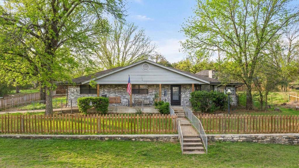 2708 Cedarhill Street, Granbury, TX 76048