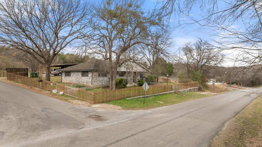 2708 Cedarhill Street, Granbury, TX 76048