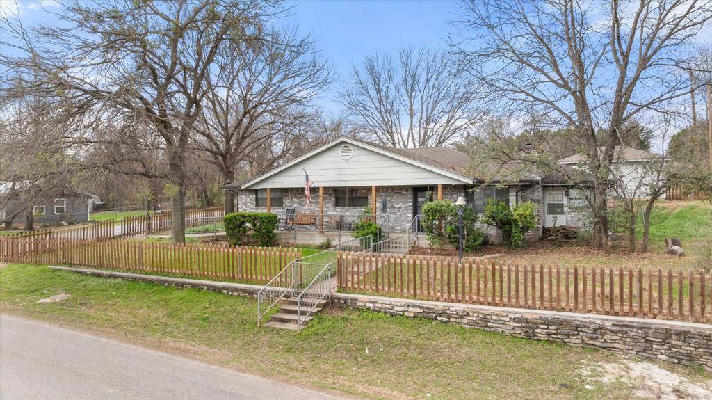 2708 Cedarhill Street, Granbury, TX 76048