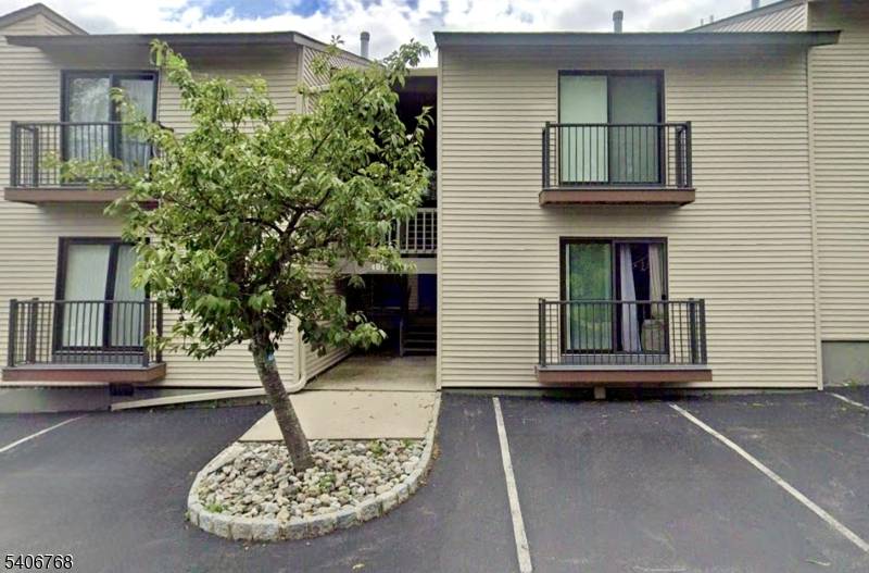 409 Spruce Hills Dr #409, Glen Gardner Boro, NJ 08826