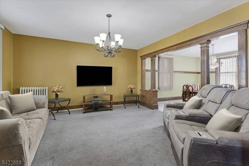 652 54 1St Ave, Elizabeth City, NJ 07202