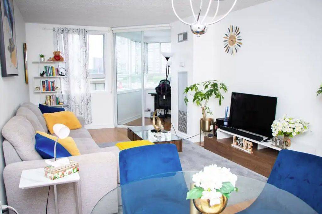 4 Park Vista DR #1212, Toronto E03, ON M4B 3M8