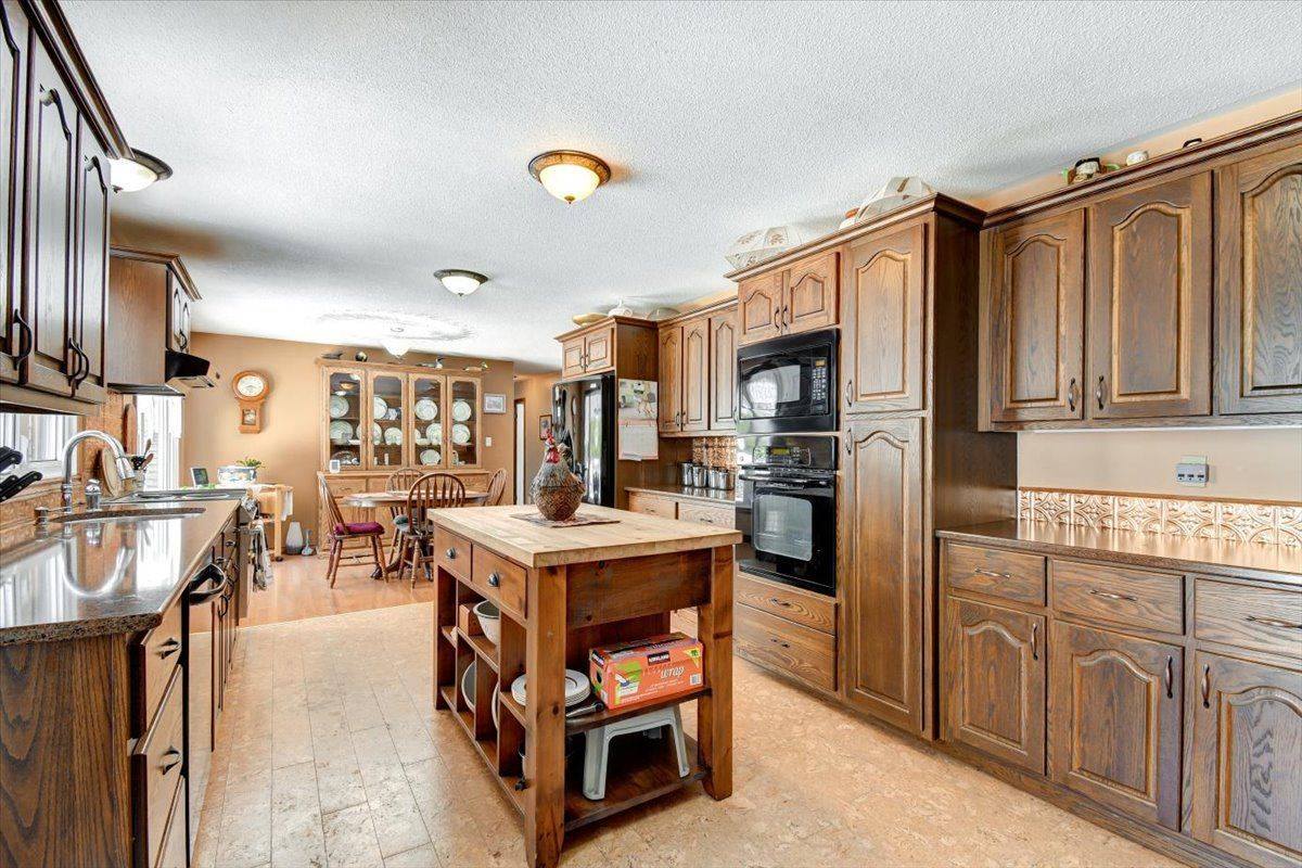 237 Maxwell Settlement RD, Bancroft, ON K0L 1C0