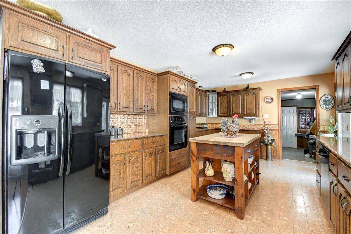 237 Maxwell Settlement RD, Bancroft, ON K0L 1C0