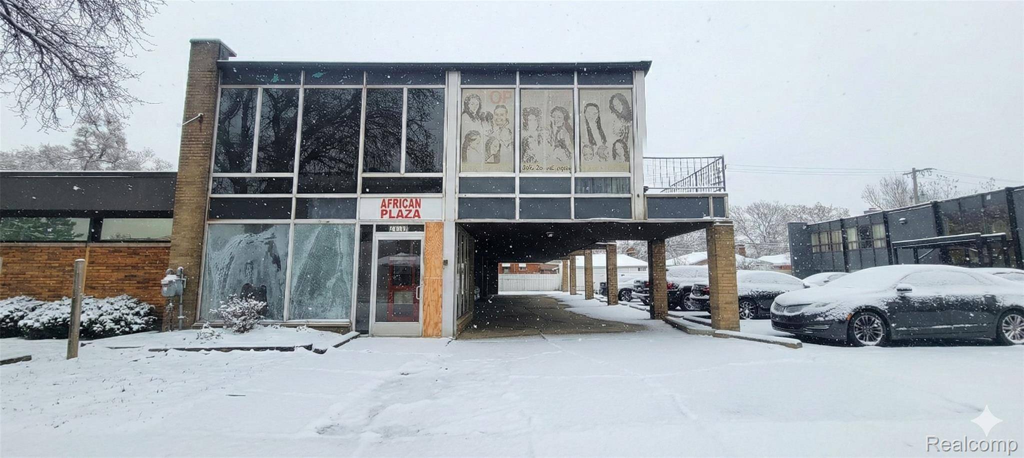 21910 Greenfield RD, Oak Park, MI 48237