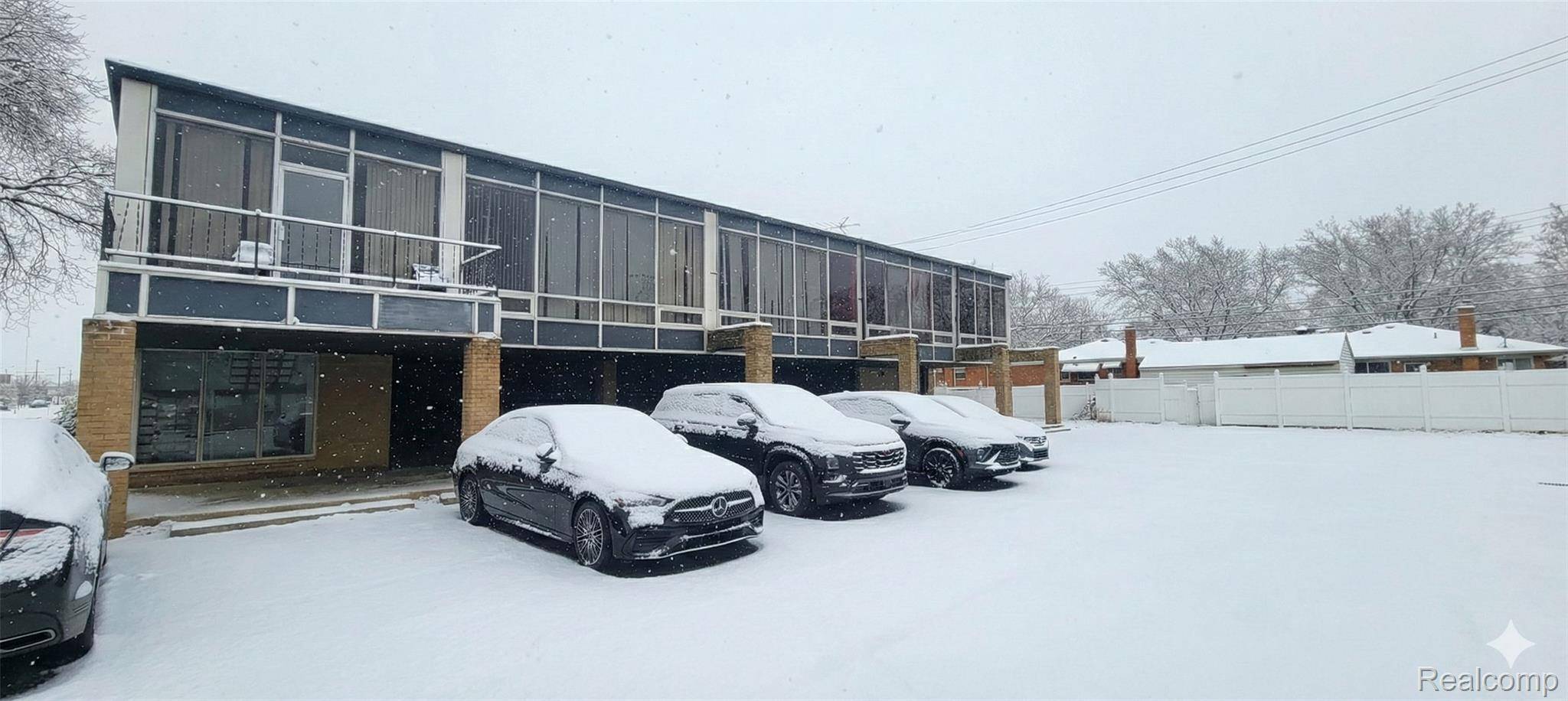 21910 Greenfield RD, Oak Park, MI 48237