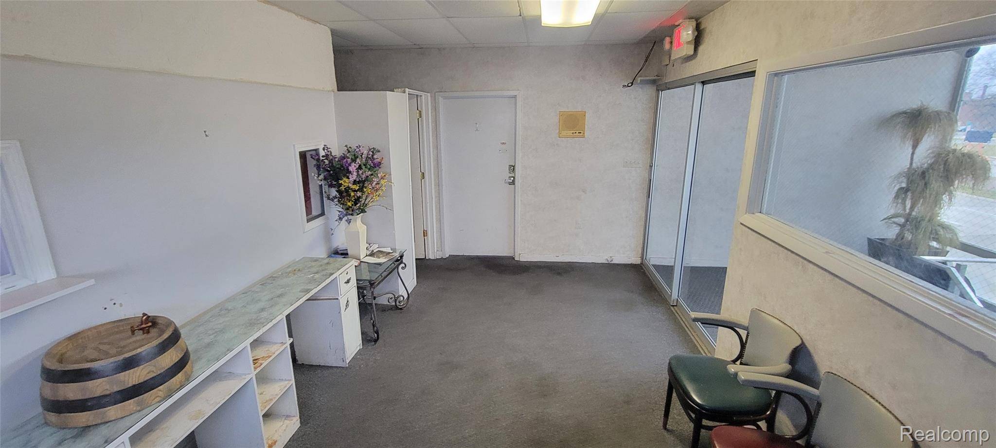 21910 Greenfield RD, Oak Park, MI 48237