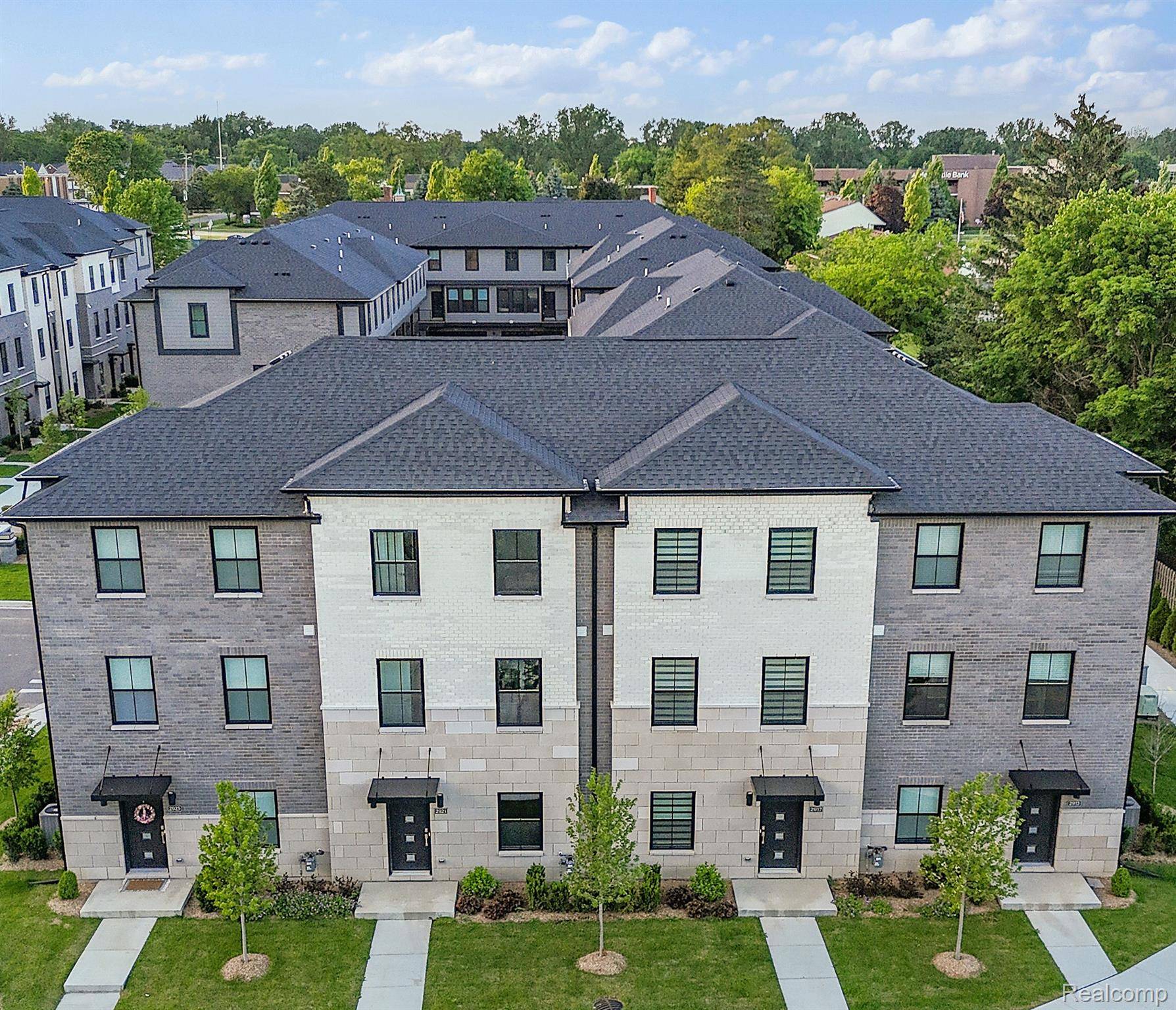 2886 SUMMERS PL, Troy, MI 48084