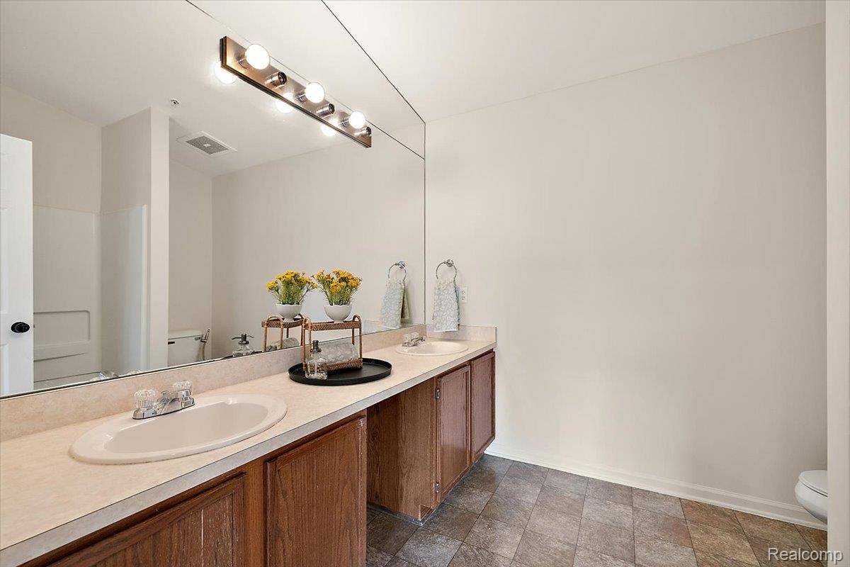 43 Georgetown CT, Dearborn, MI 48126