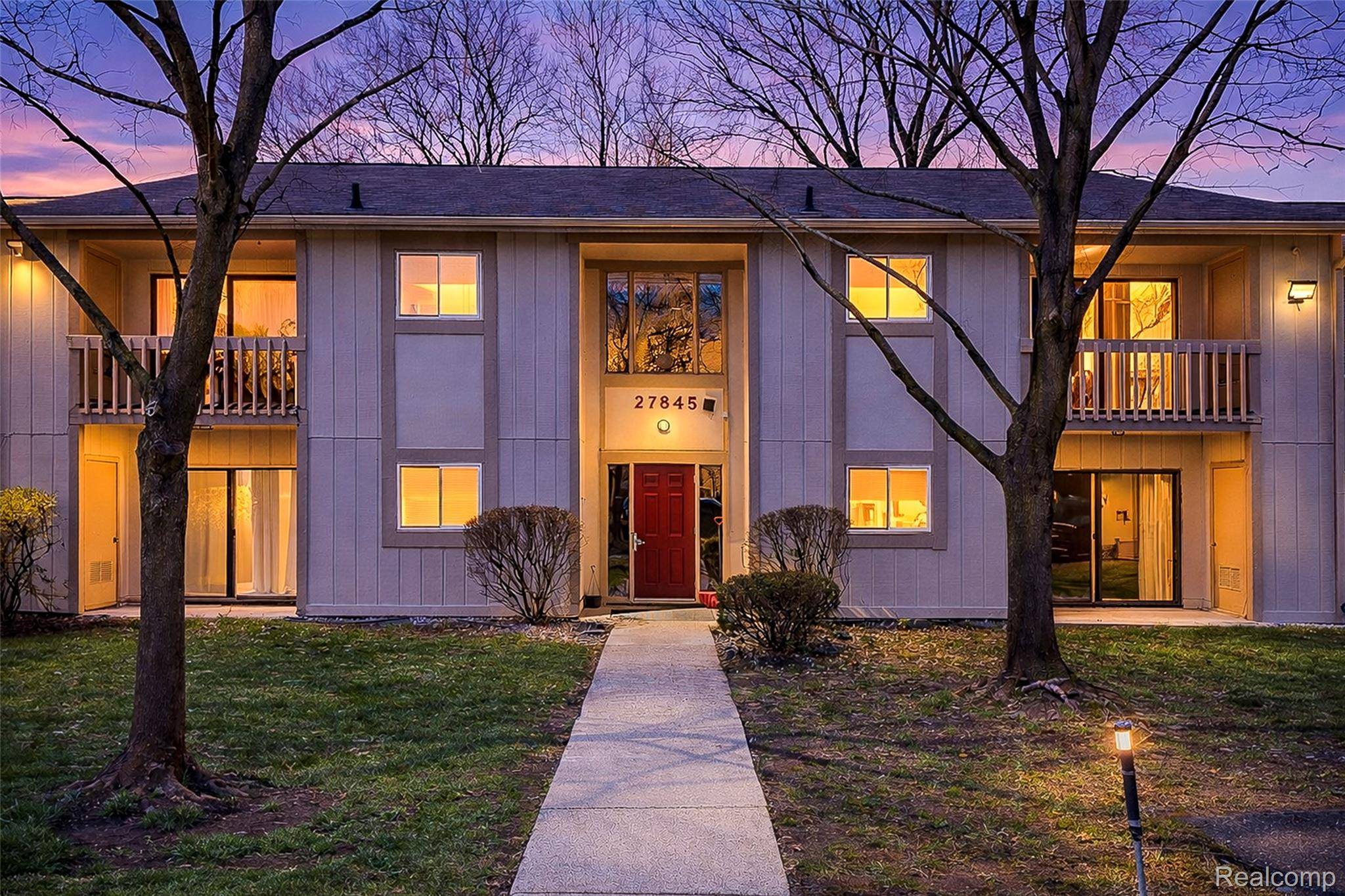 27845 Berrywood LN, Farmington Hills, MI 48334