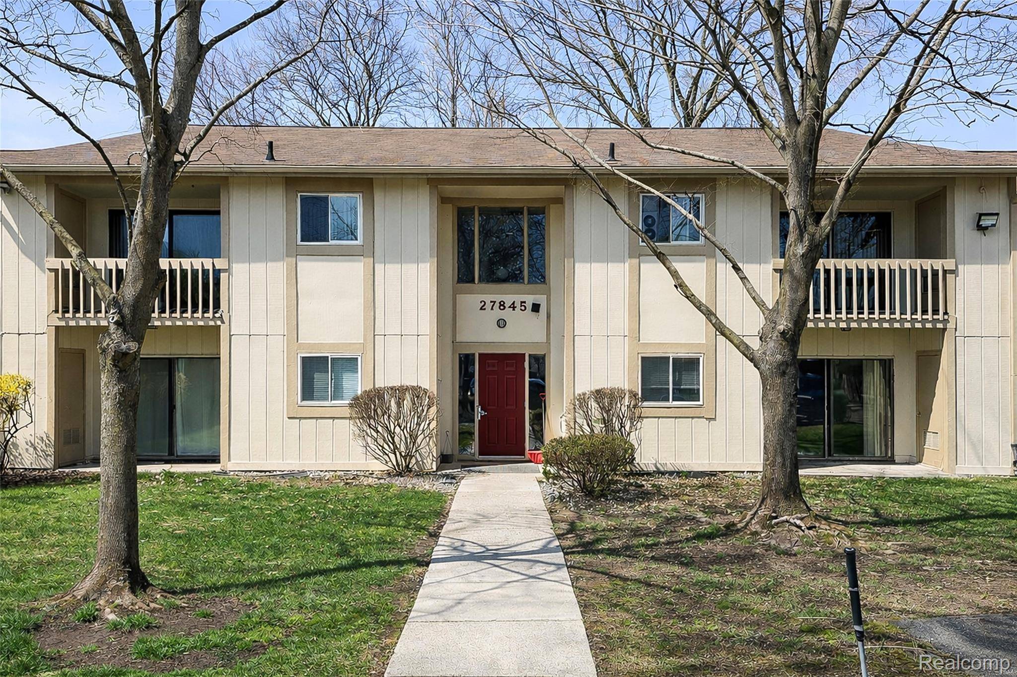 27845 Berrywood LN, Farmington Hills, MI 48334