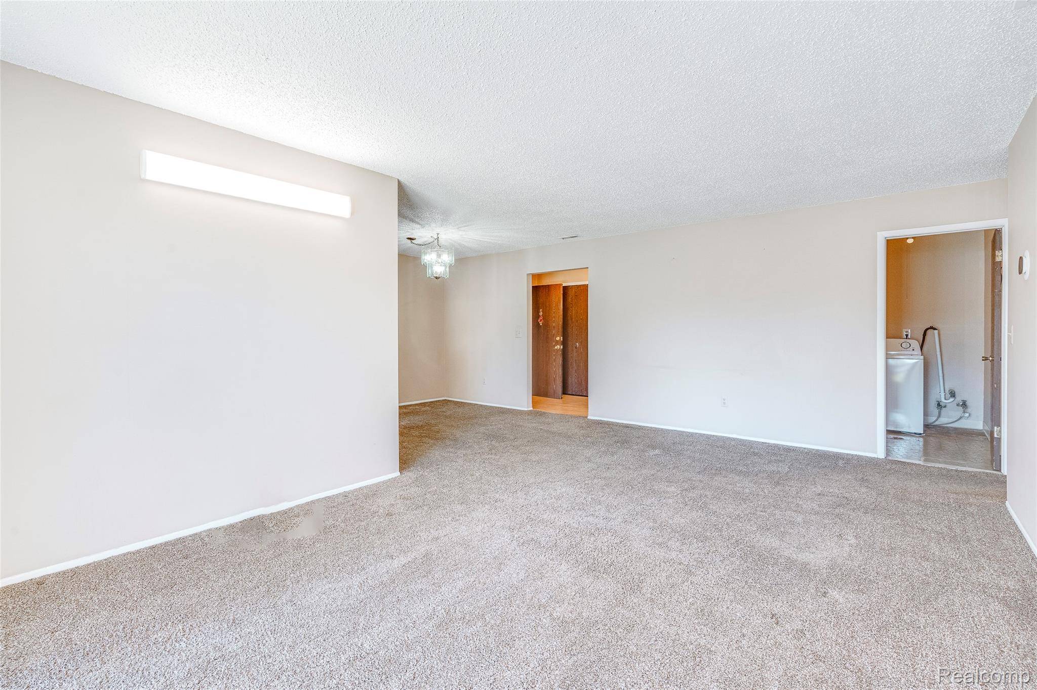 27845 Berrywood LN, Farmington Hills, MI 48334