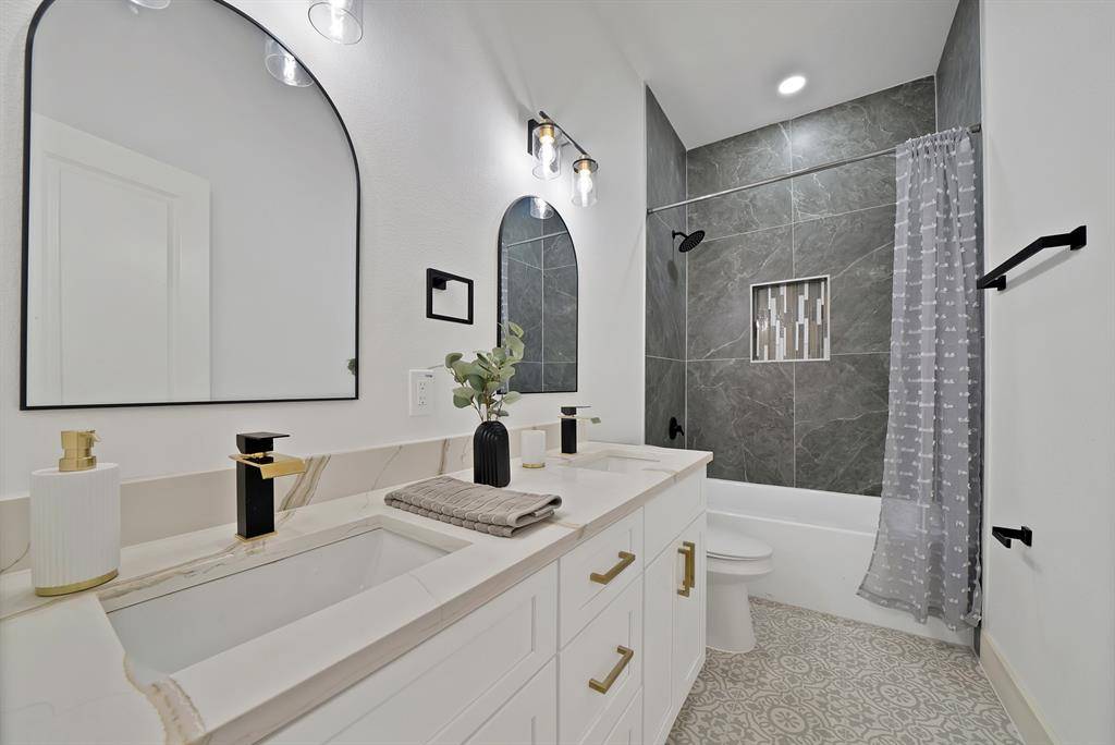 1130 E Hattie Street, Fort Worth, TX 76104